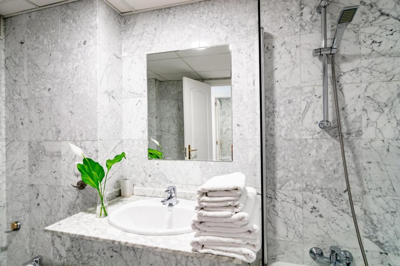 Pr45- Beach Front Apartment Puerto Banus 马尔韦利亚 外观 照片
